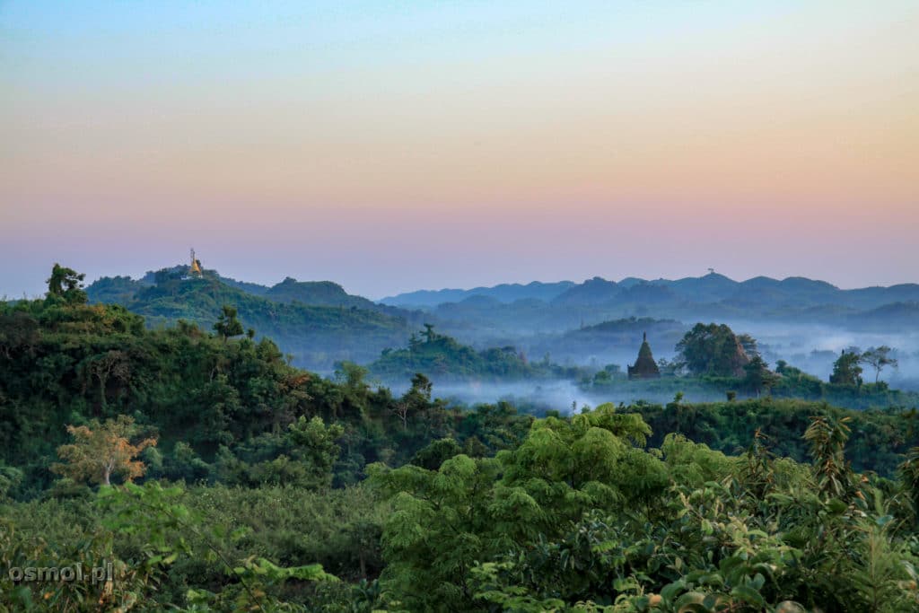 Zachód słońca w Mrauk U