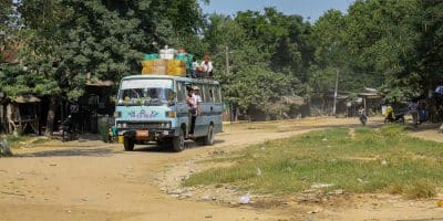Znaczna część birmańskich dróg jest tragicznej jakości, dlatego podróże po lokalnych drogach zajmują sporo czasu