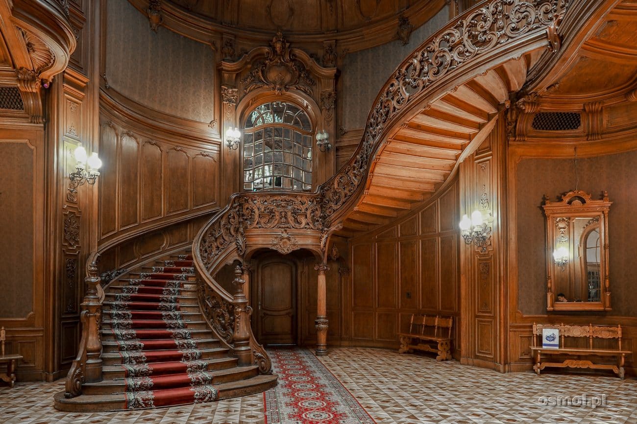 Kasyno szlacheckie we Lwowie. Ich najbardziej znanym częściej są piękne schody