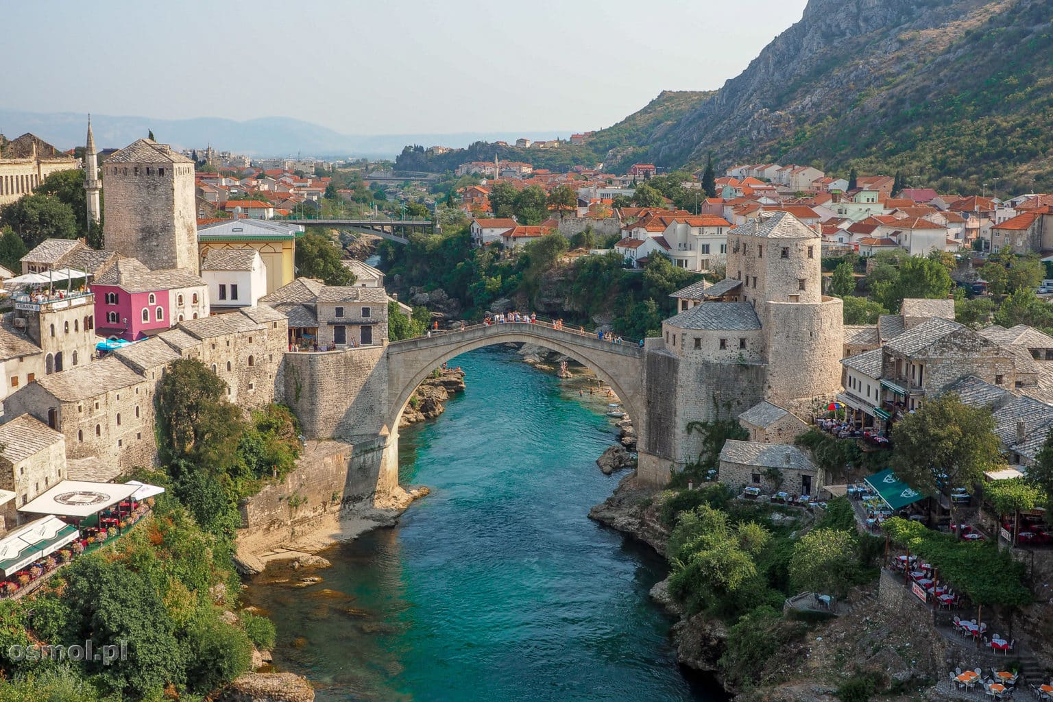 Panorama Mostaru ze Starym Mostem w tle