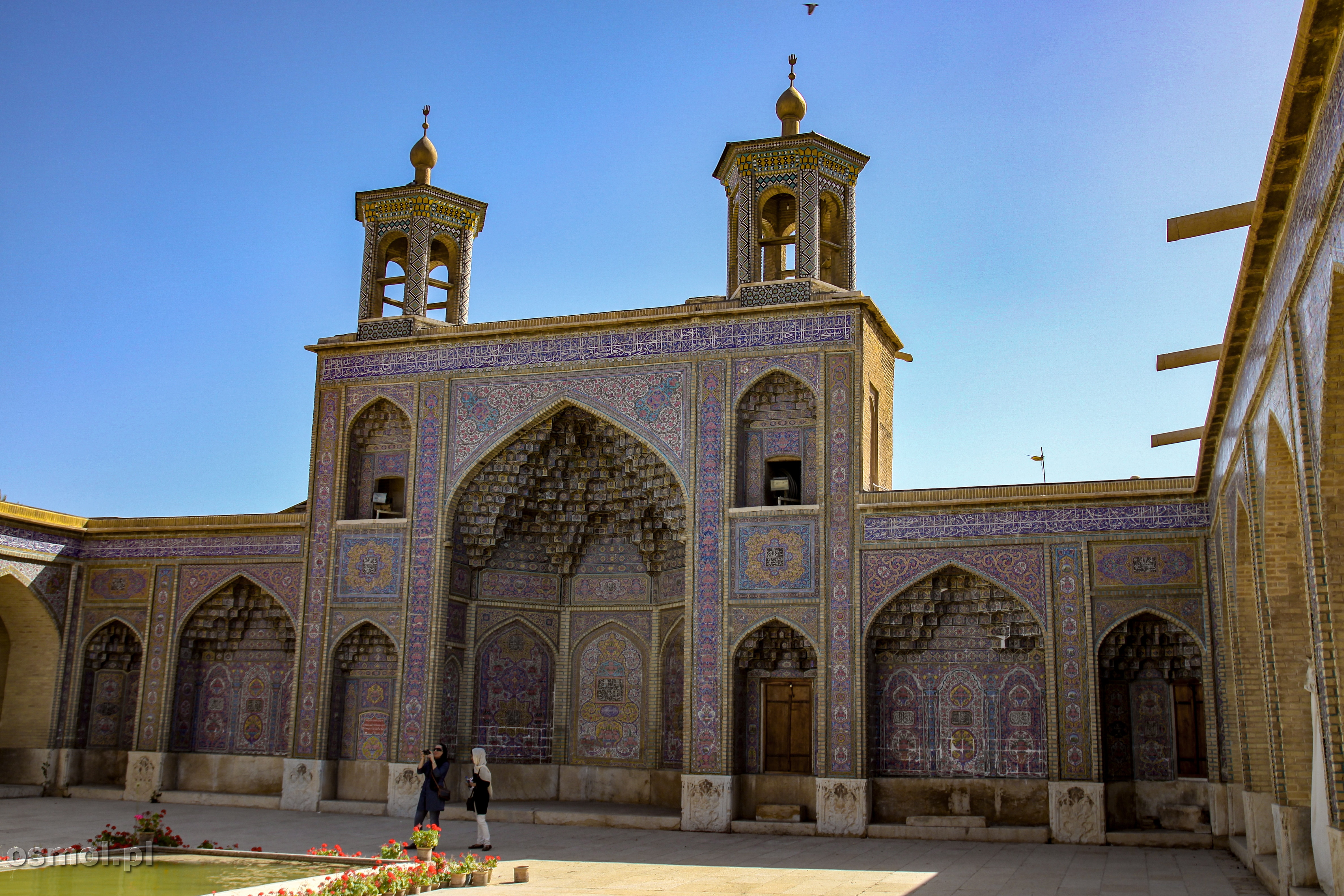 Shiraz Różowy Meczet - świątynia widziana z zewnąrz