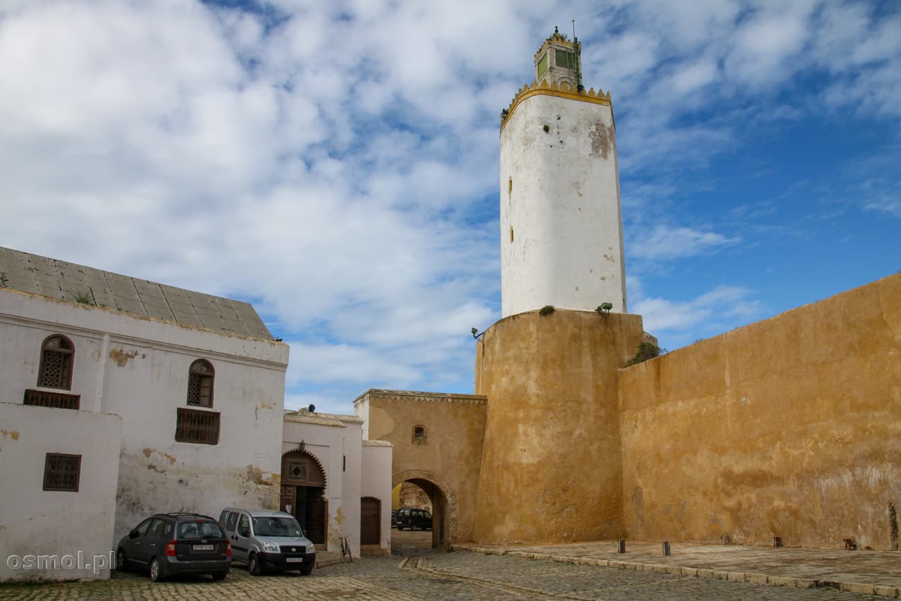 Dziś minaret, a kiedyś latarnia morska w Al-Dżadidzie