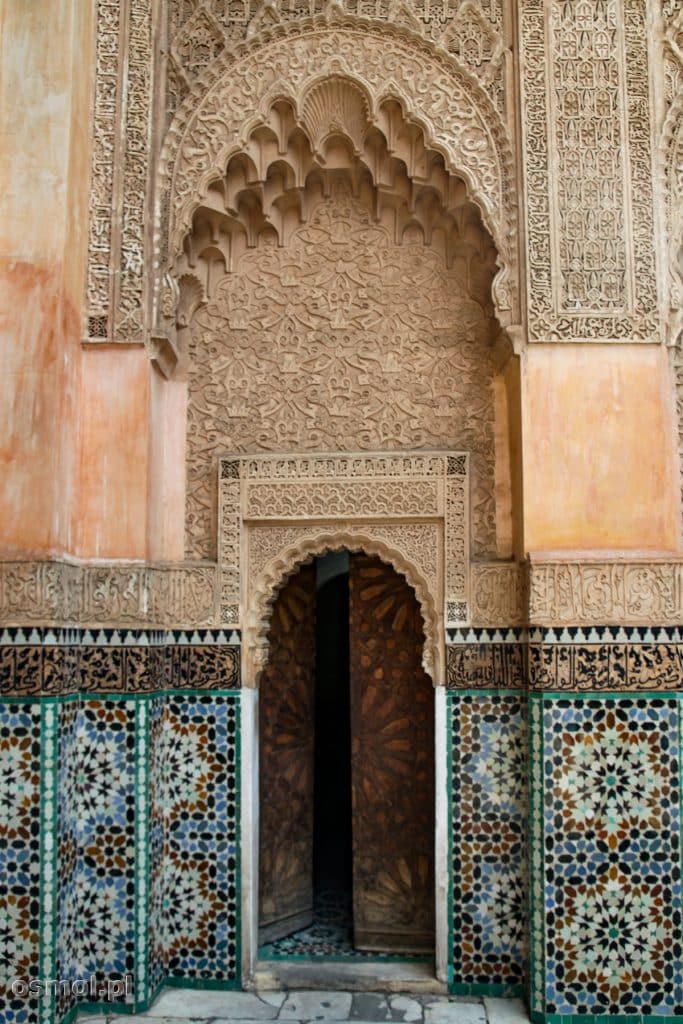 Zdobienia na ścianach medresy i meczetu Alego ibn Jusufa