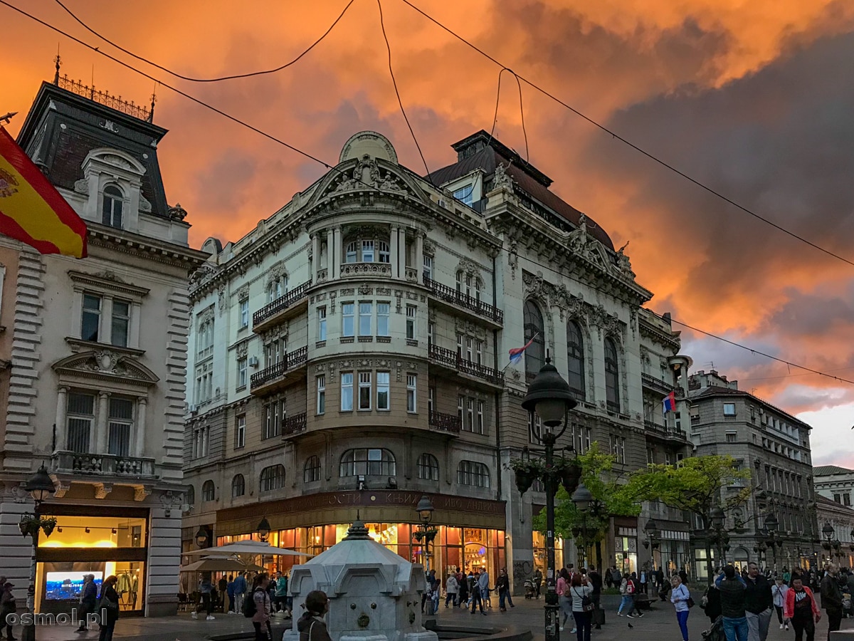 Spektakl słońca i chmur nad Belgradem. Na zdjęciu ulica Kniazia Michała