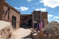 Sklepiki dla turystow Ait Ben Haddou