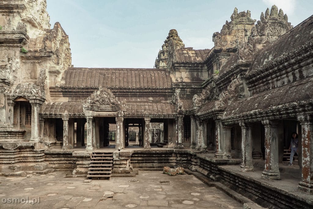 Górny dziedziniec Angkor Wat w Kambodży