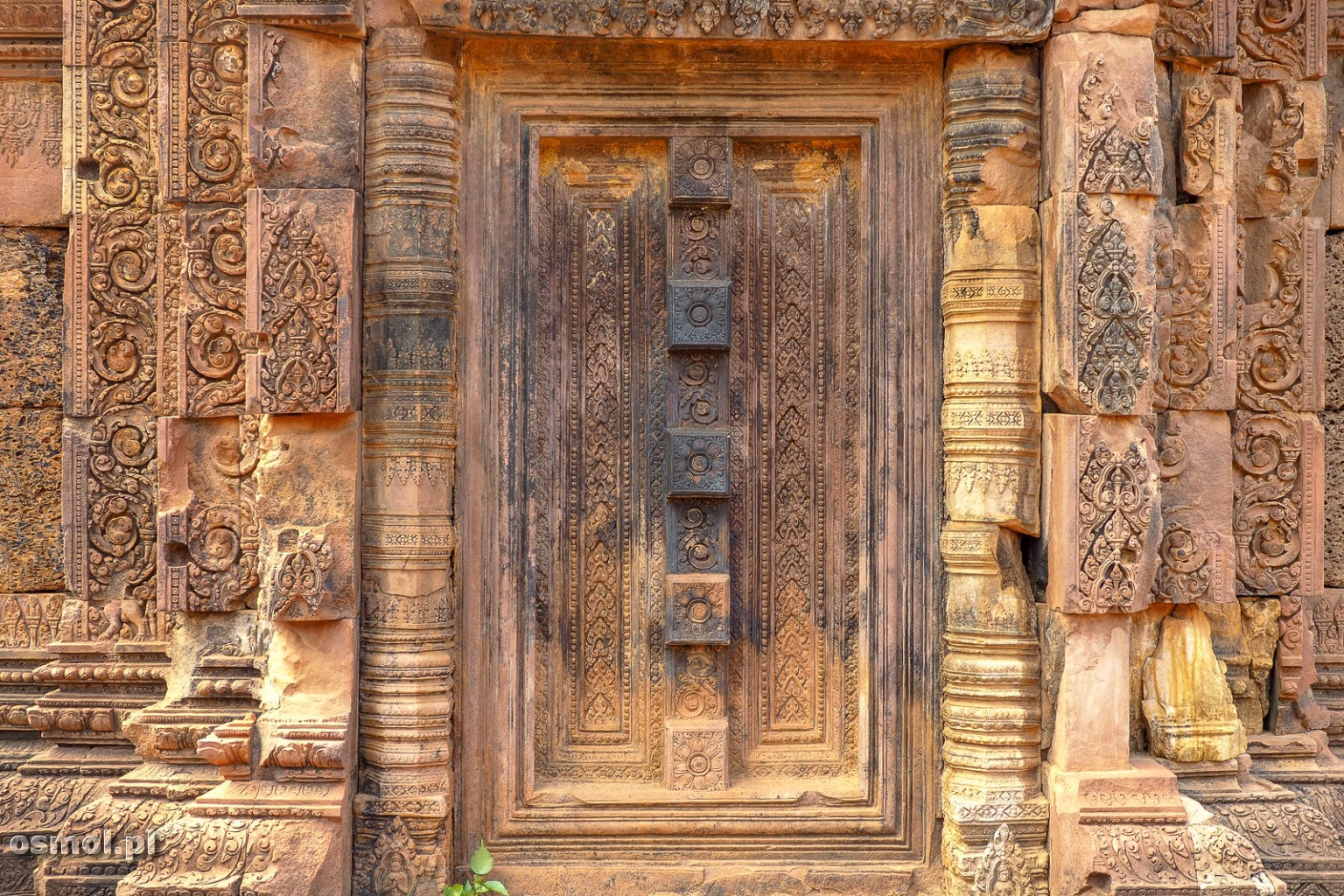 Sztuczne drzwi w Banteay Srei