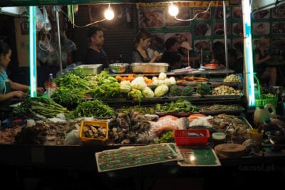 China Town w Bangkoku stoisko z jedzeniem na ulicy