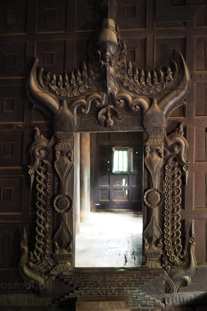 Drzwi w klasztorze Bagaya - Inwa