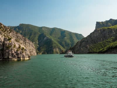 Jezioro Koman. Albania