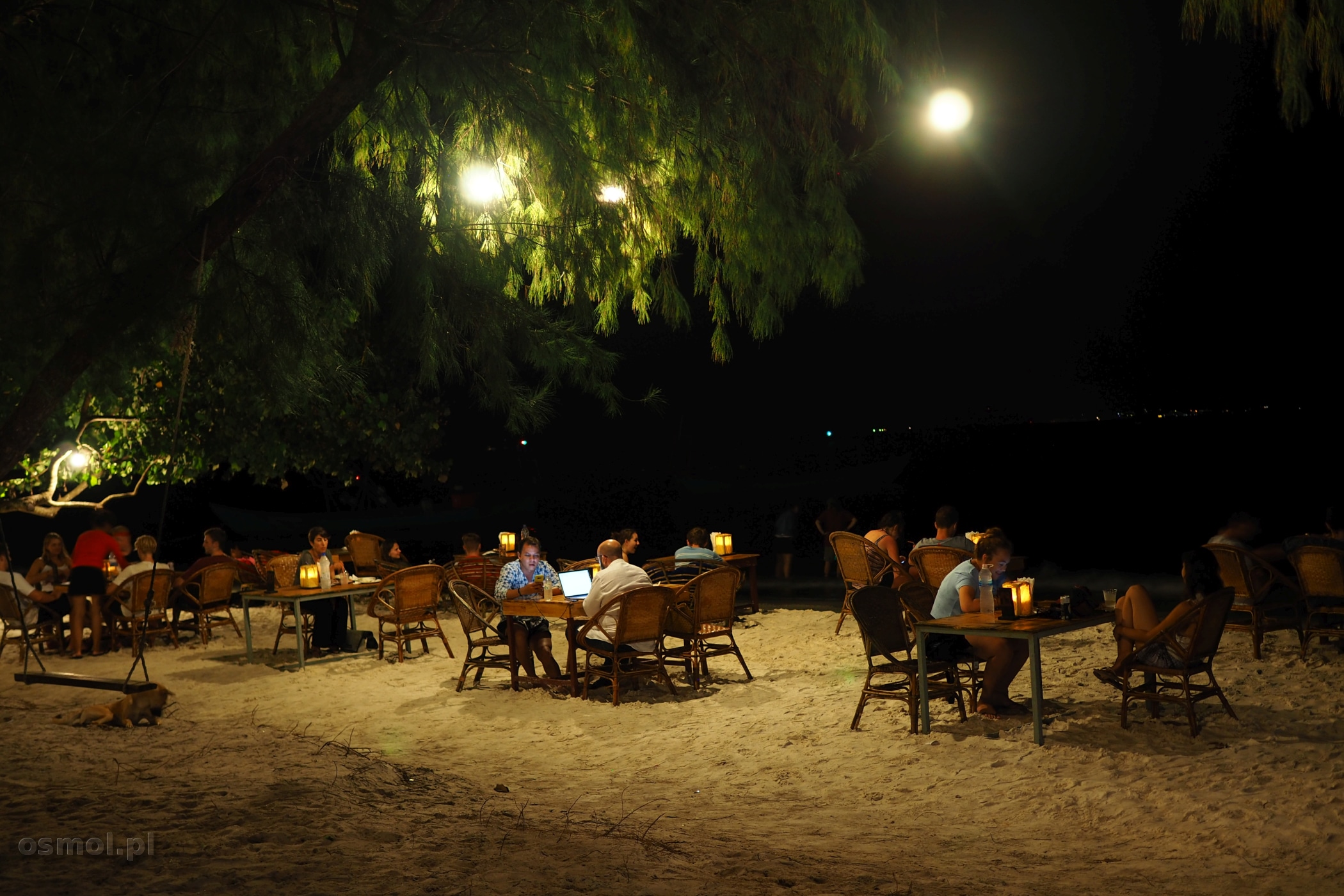Noc w Koh Touch - restauracja w głównej wiosce wyspy