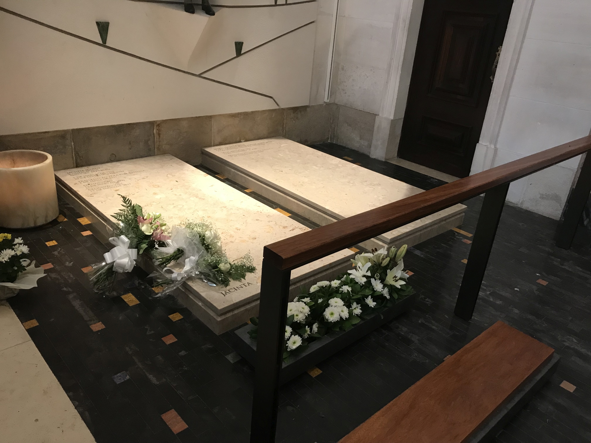 Groby Hiacynty i Łucji w Fatimie