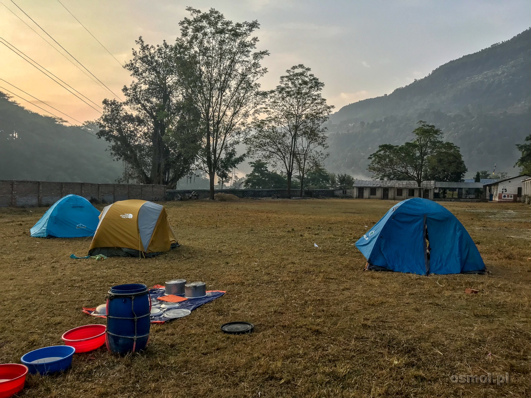 Obóz na noc podczas dwudniowego raftingu w Nepalu