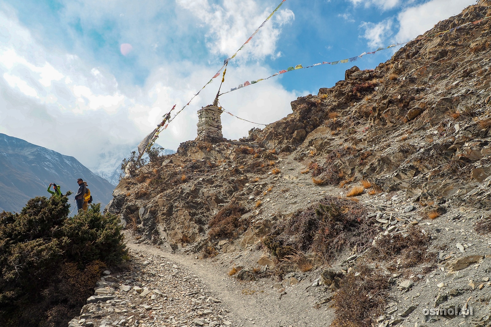 Szlak w Himalajach dookoła Annapurny.