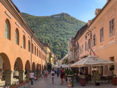 Turystyczna uliczka w Braszowie