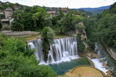 Wodospad w miejscowości Jajce w Bośni.