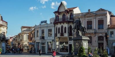 Główny plac Bitoli z wieżą zegarową