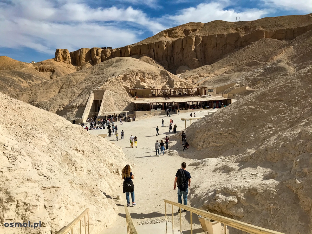 Dolina Królów - widok na dolinę i wejście do grobowca Ramzesa IX