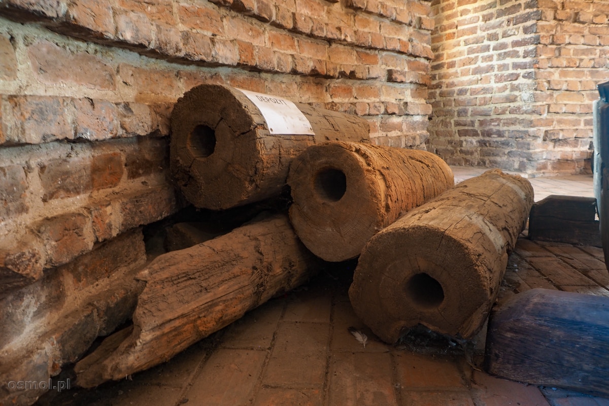 Drewniane rury dostarczające wodę do Reszla aż do XIX wieku.