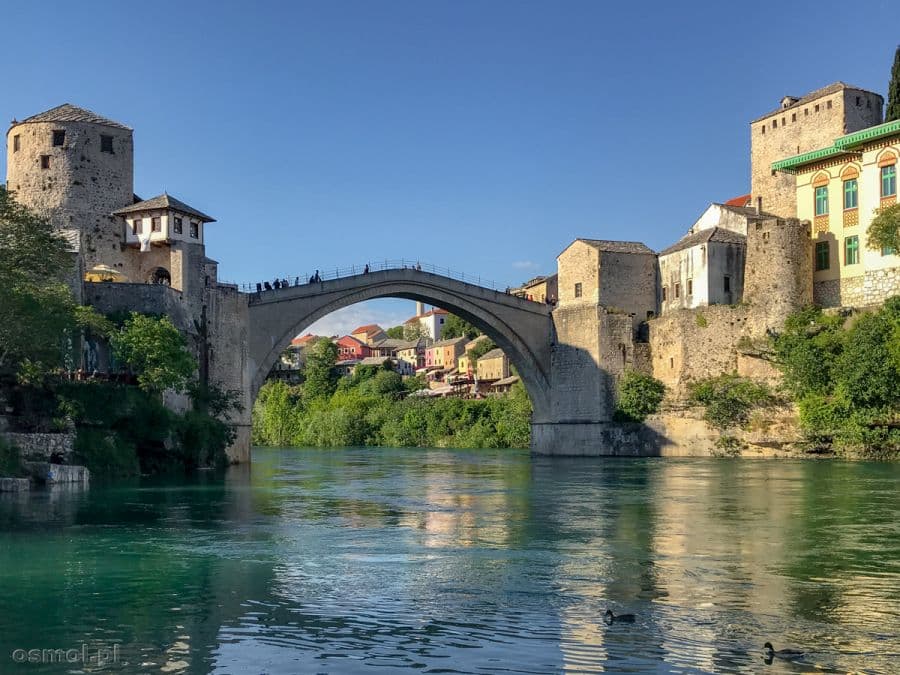 Stary Most w Mostarze - Bośnia i Hercegowina. Niegdyś zburzony strzałami z czołgów, dziś znów cieszy oczy mieszkańców Mostaru i turystów.