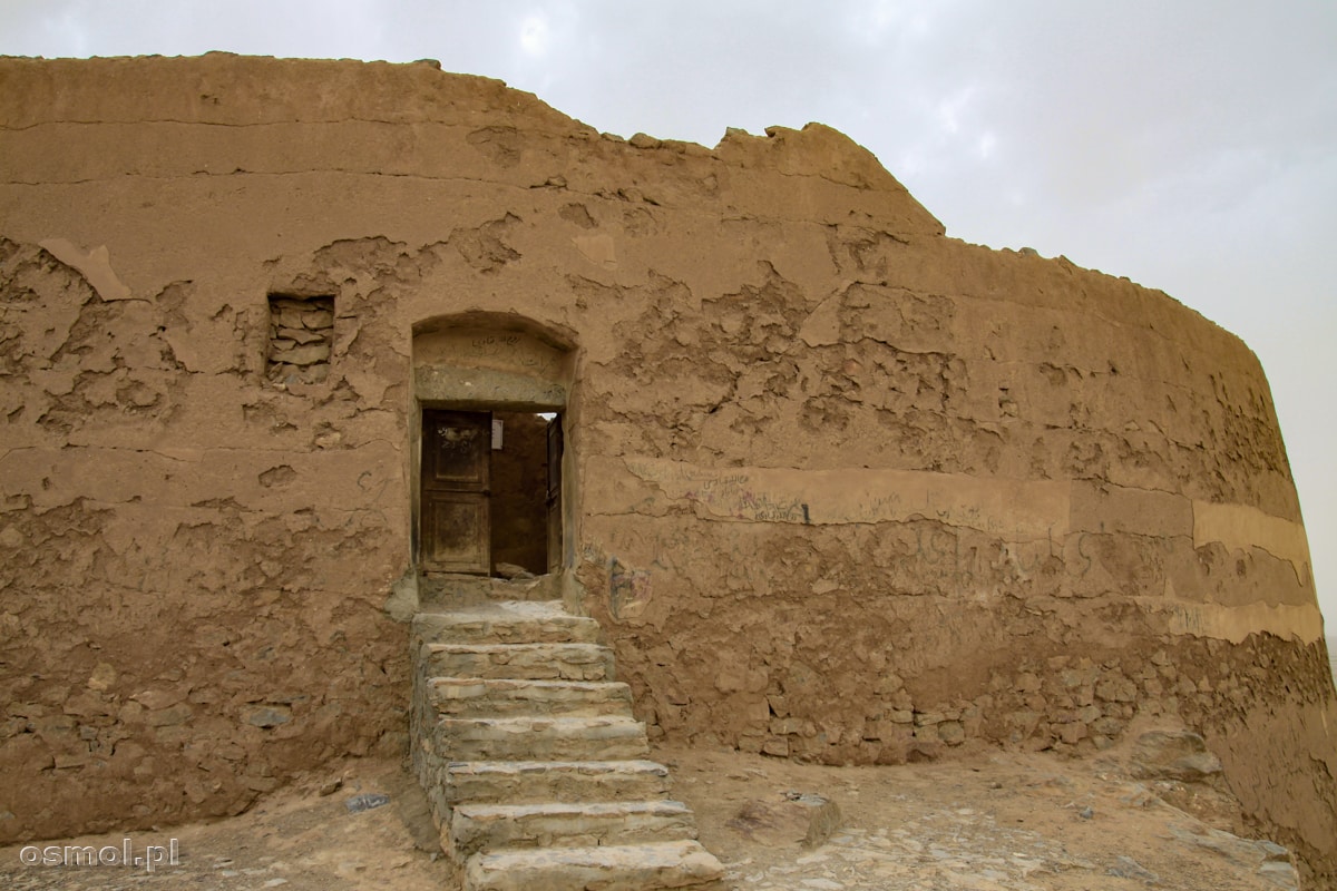 Wejście do wieży milczenia w Yazd