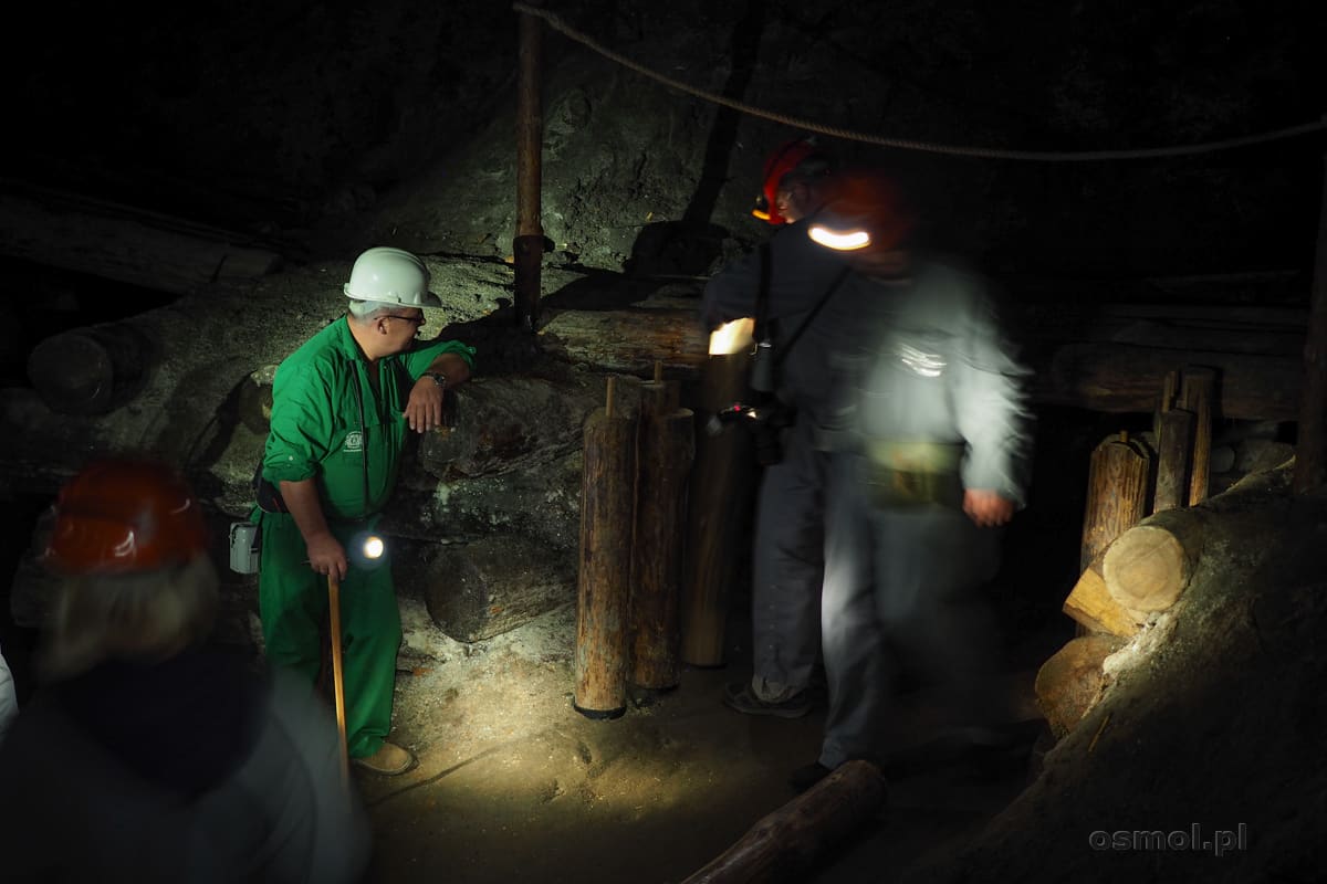Ustawianie zawalonych kasztów w kopalni