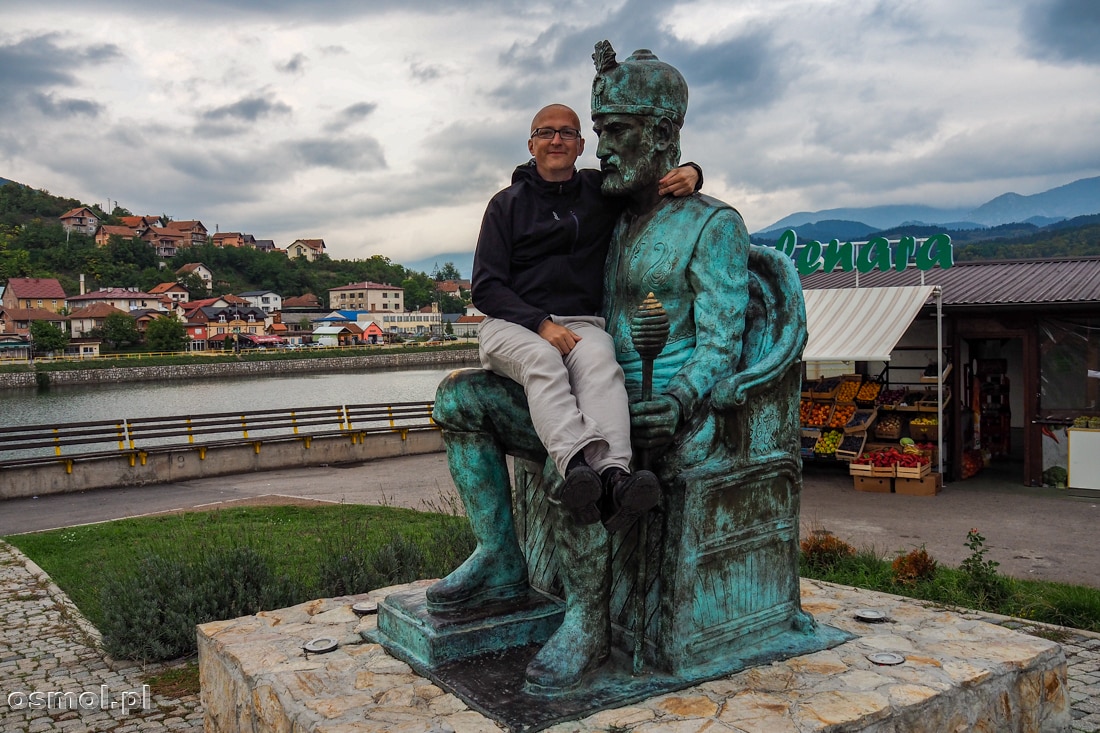 Pomnik Mehmeda Paszy Sokolovicia w Visegradzie. Nie protestował, jak władowałem mu się na kolana