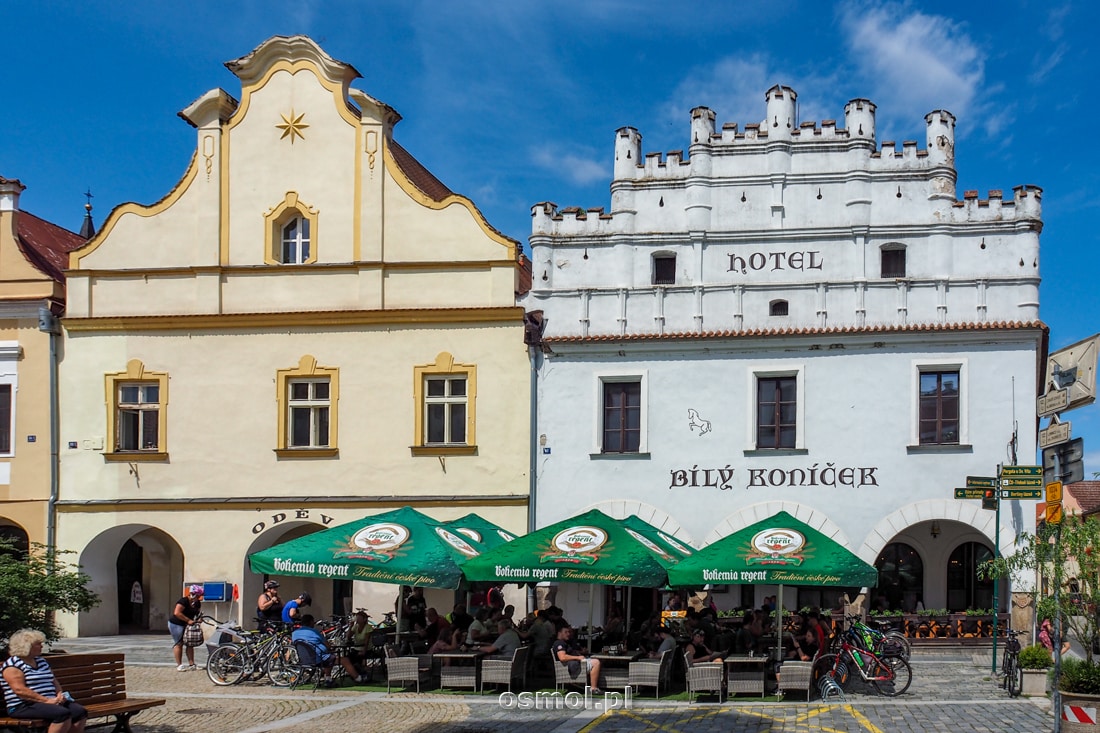 Jedna z najstarszych kamienic na rynku w Trzeboniu to dziś siedziba hotelu Biły Konicek