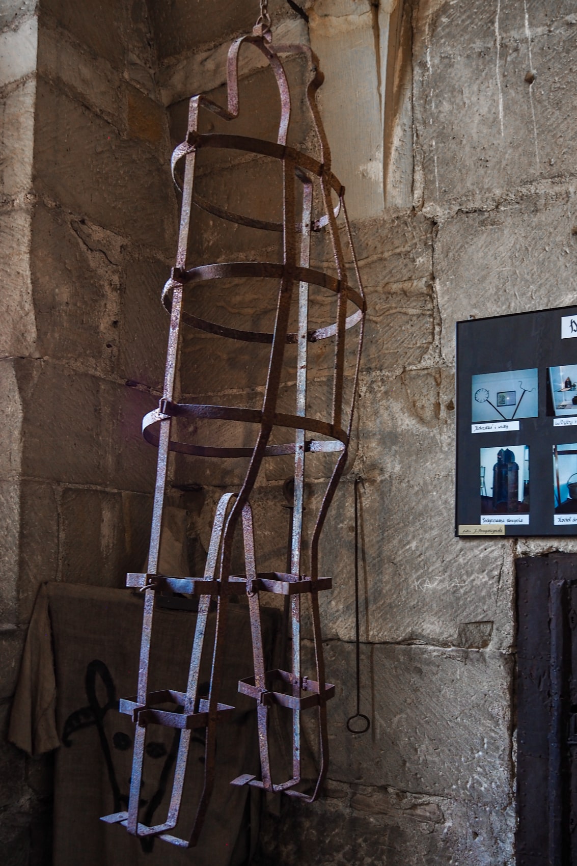 Narzędzia tortur wystawione w dawnej katowni ratusza