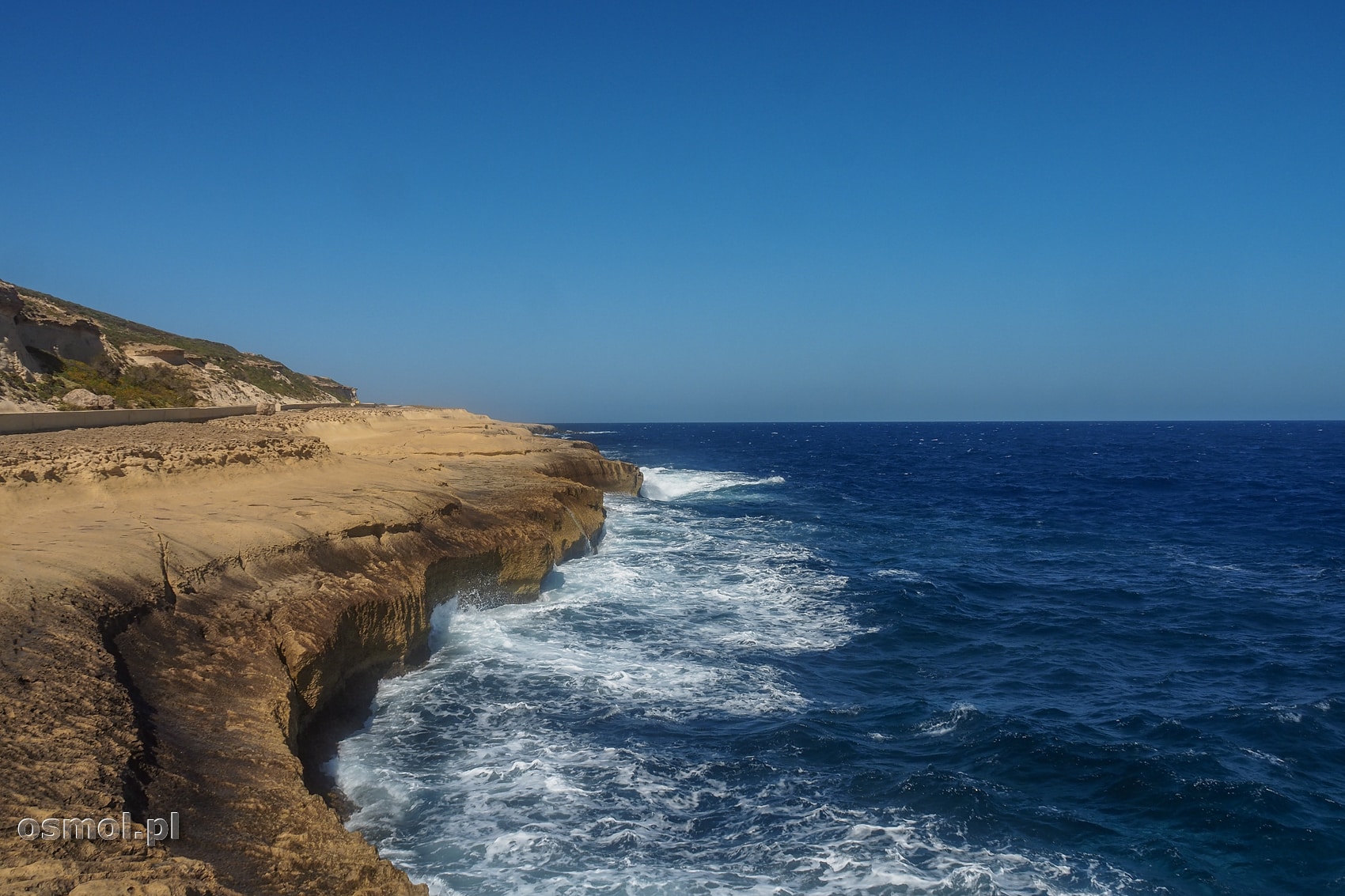 Panwie solne na Gozo ciągną się wzdłuż wybrzeża