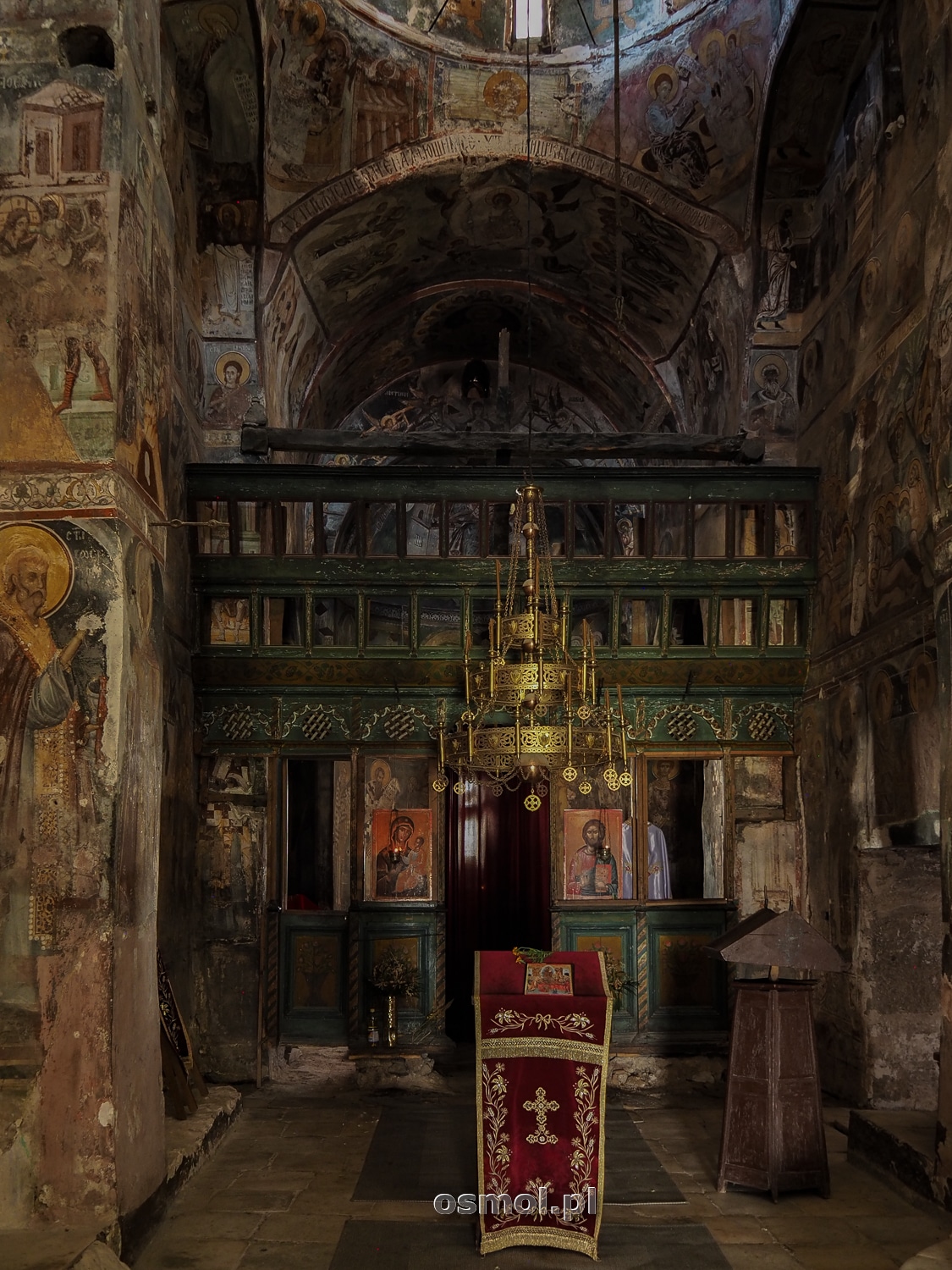 Wnętrze monasteru Treskawec