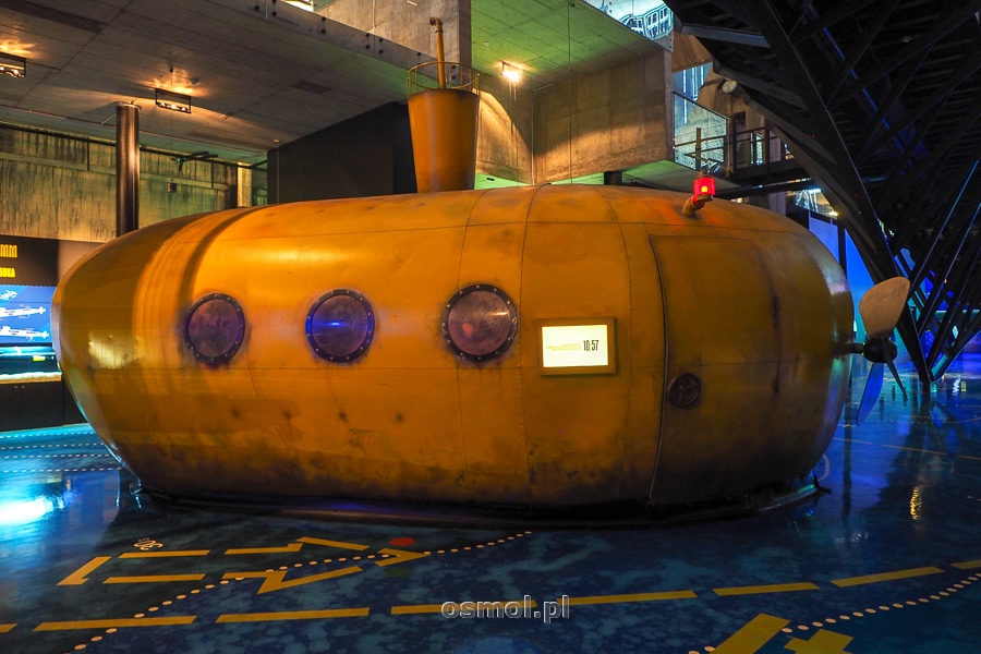 Żółta łódź podwodna w muzeum w Tallinie