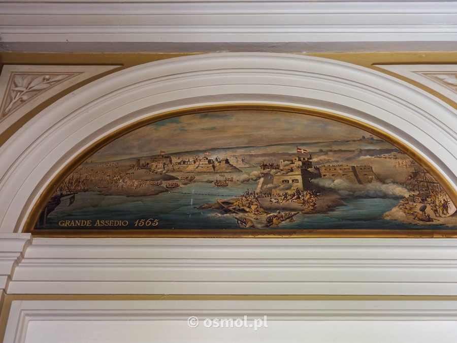Jeden z obrazów w hallu wejściowym opowiadający historię wielkiego oblężenia Malty