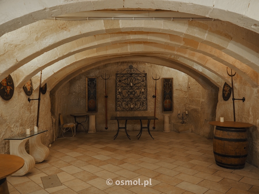 Pałacowe piwnice pełniły różne funkcje - od piwniczki na wino, przez sklep z winem aż po schron przeciwlotniczy