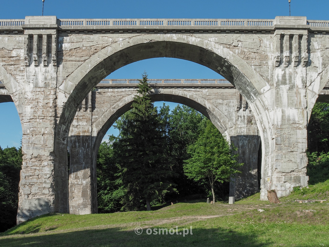 Potężna łuki mostów w Stańczykach