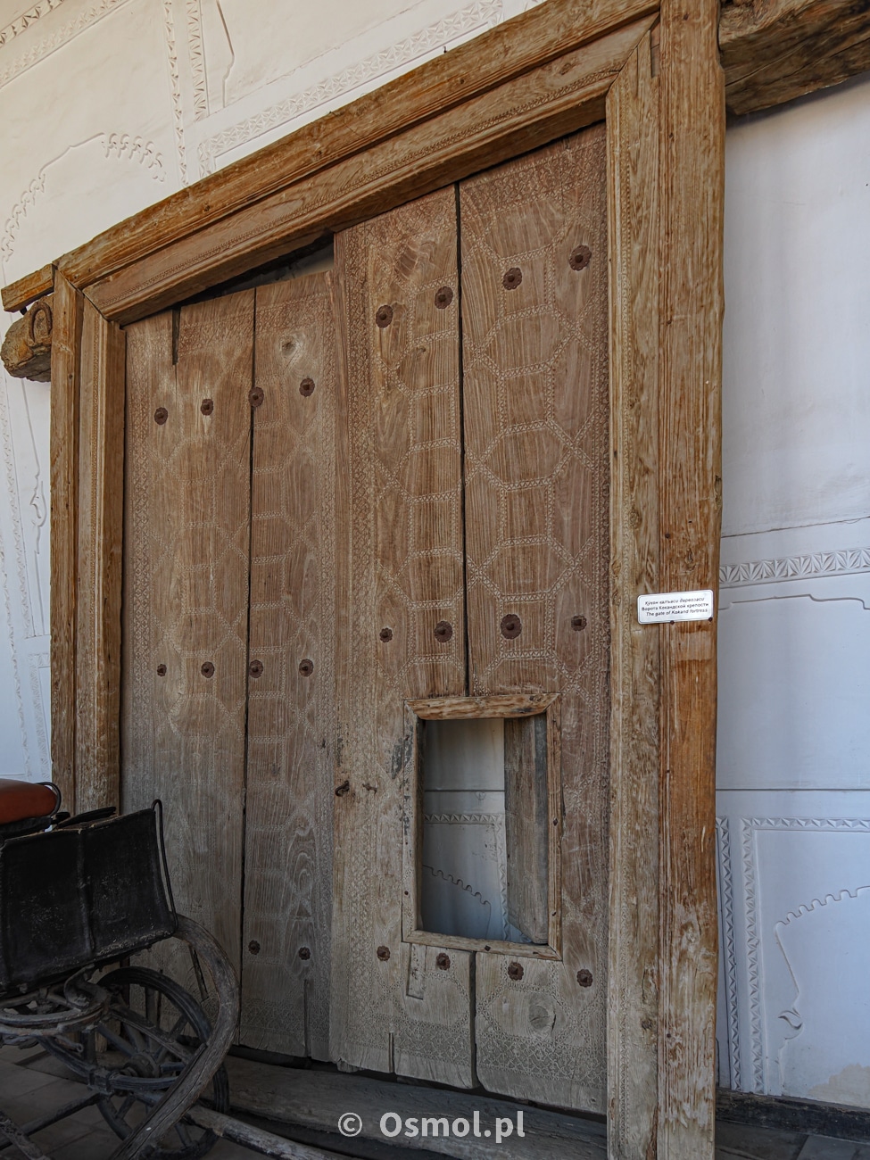 Drewniana brama, która dawniej prowadziła do pałacu chana