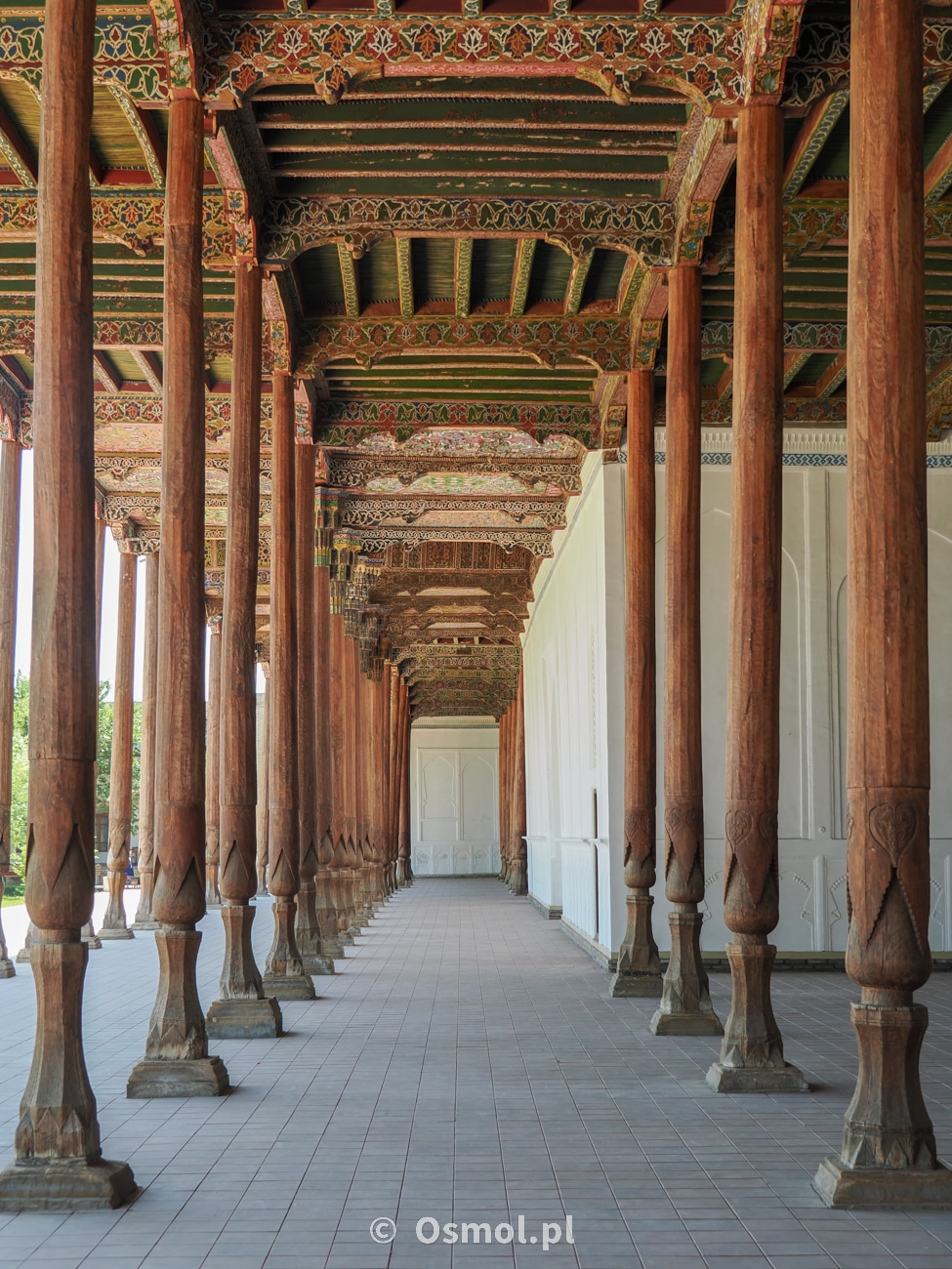 Zadaszona część meczetu piątkowego w Kokand