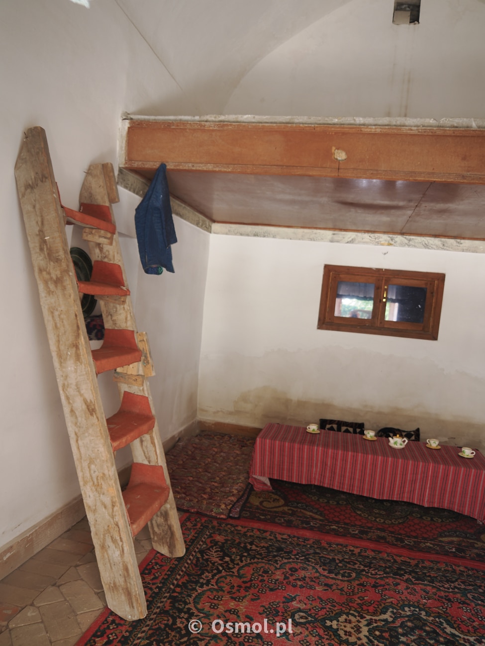 Sala gdzie mieszkali uczniowie w medresie Norbutabiya