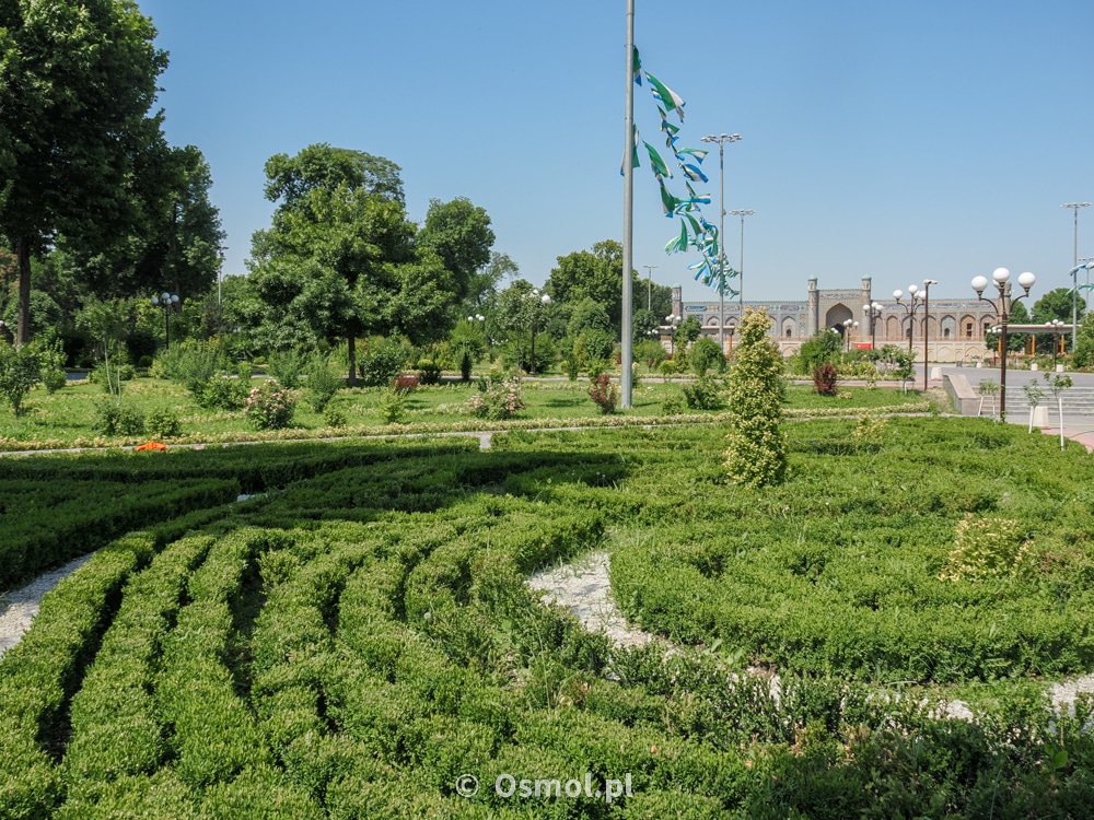Park przy pałacu w Kokand. Pak jest najbardziej zielonym miejsc