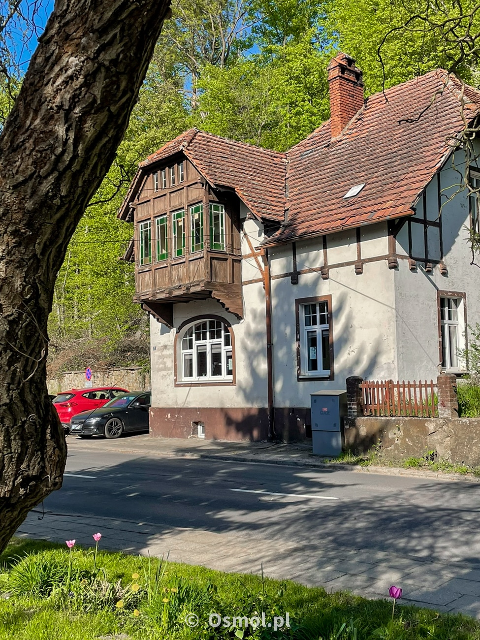 Warto po Łagowie pospacerować, bo można tu zobaczyć sporo ciekawej architektury. Chociaż najczęściej wymaga ona remontu
